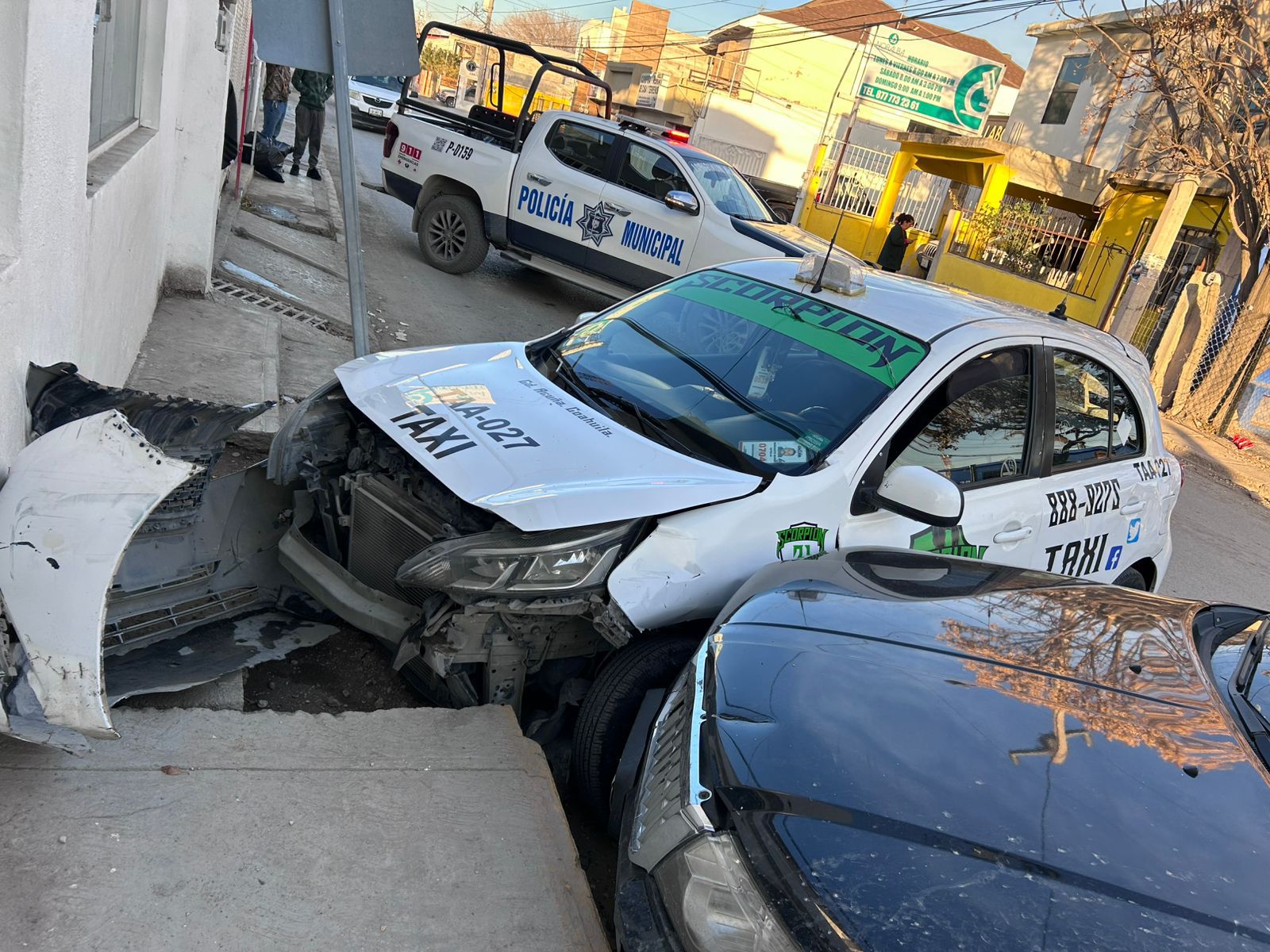Taxista provoca accidente m&uacute;ltiple en el sector sur poniente de Acu&ntilde;a