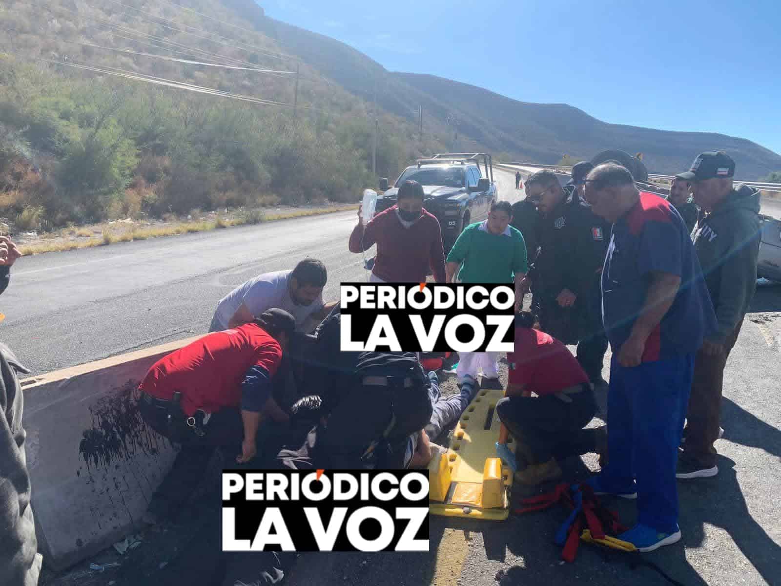 Vuelca pareja en el Cari&ntilde;o de la Monta&ntilde;a