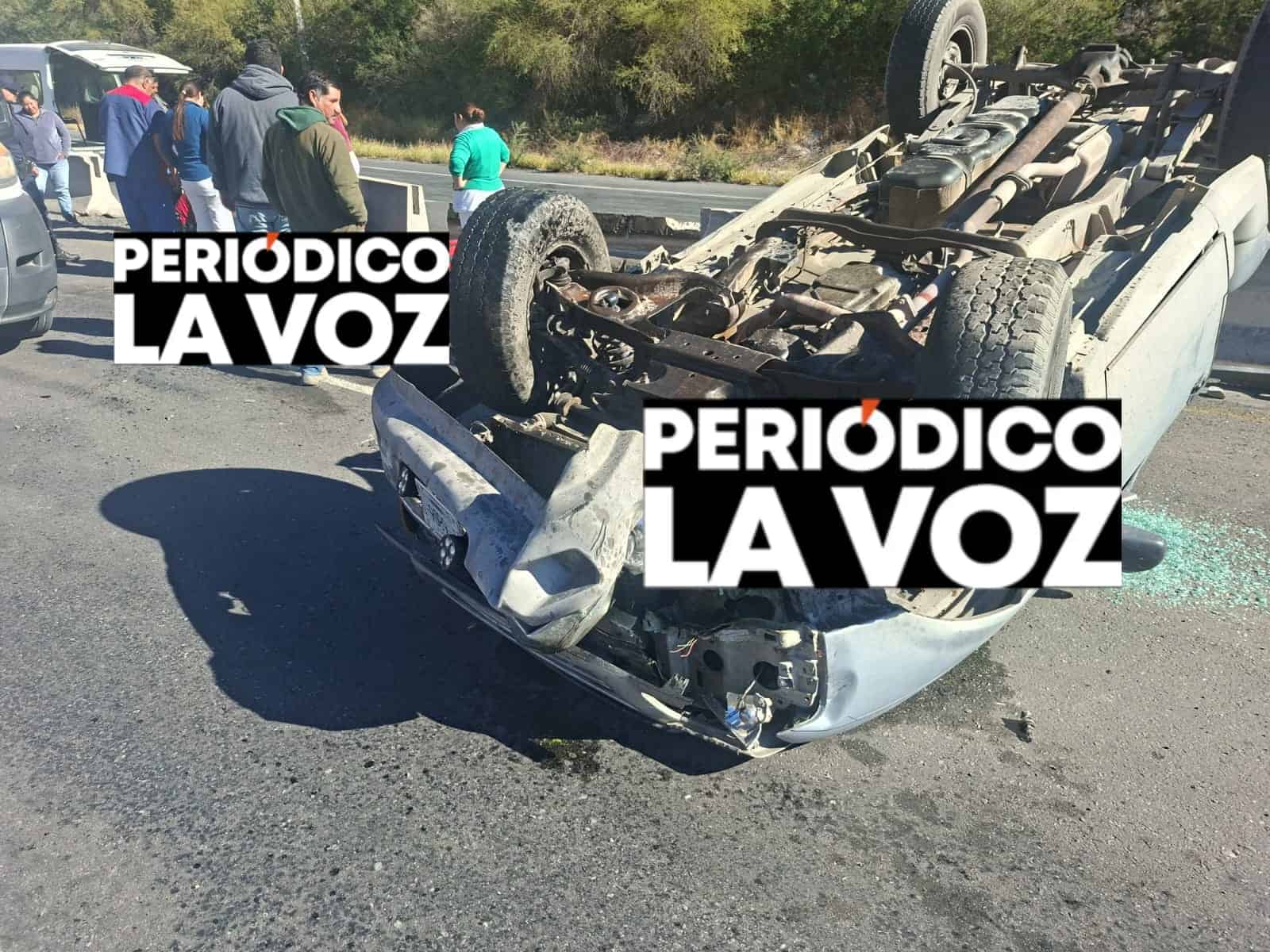 Vuelca pareja en el Cari&ntilde;o de la Monta&ntilde;a