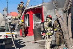 Mujer provoca incendio en vivienda abandonada en Monclova