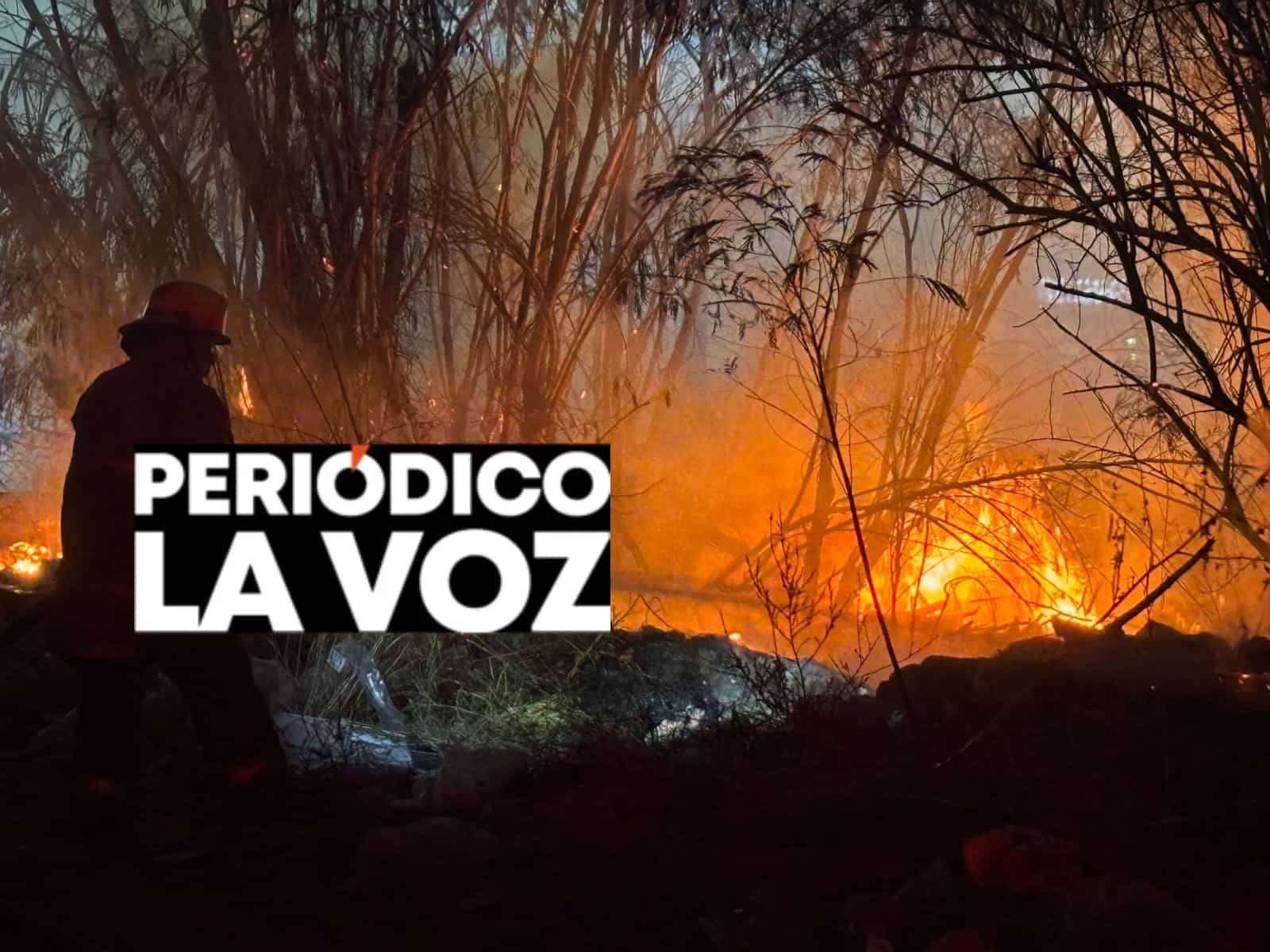 Quemaz&oacute;n de bald&iacute;o moviliza a Bomberos