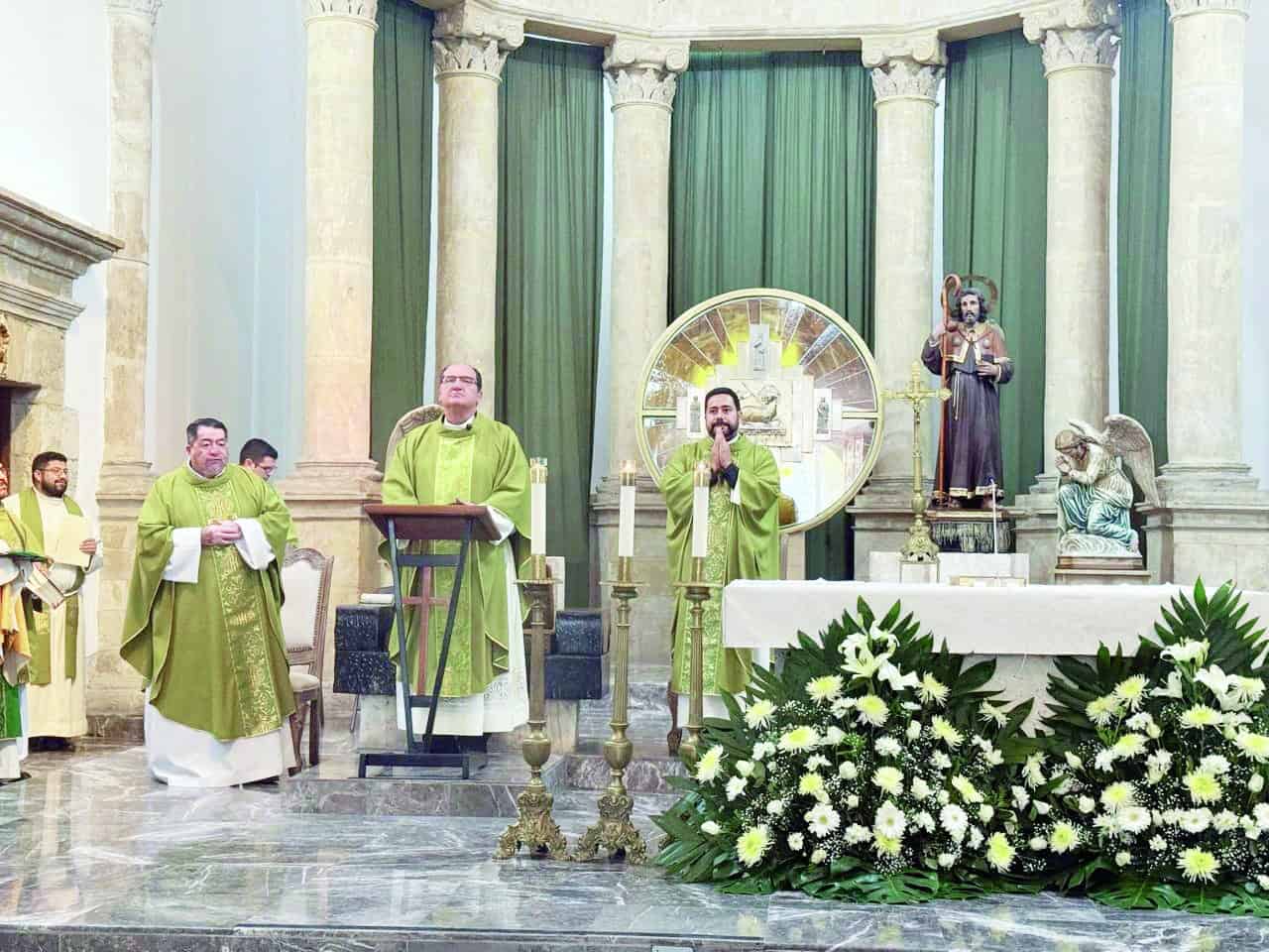 Hilario Gonz&aacute;lez celebra cinco a&ntilde;os de ministerio en Monclova