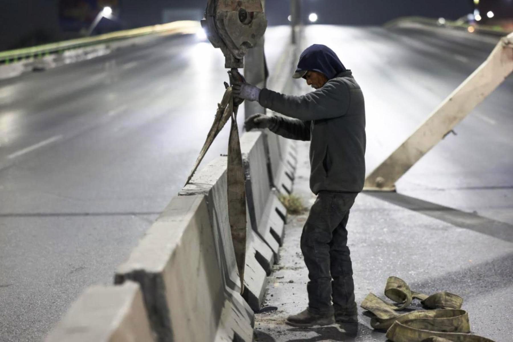 Javier D&iacute;az Gonz&aacute;lez mejora infraestructura vial en Saltillo con muros de contenci&oacute;n