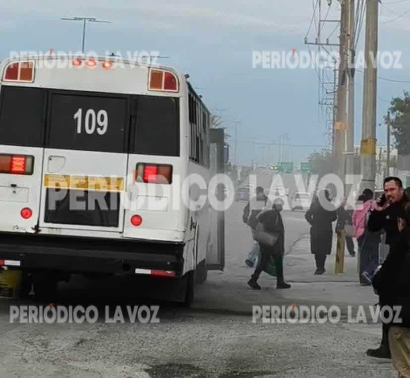Fuego en neum&aacute;tico de cami&oacute;n intermunicipal en Monclova