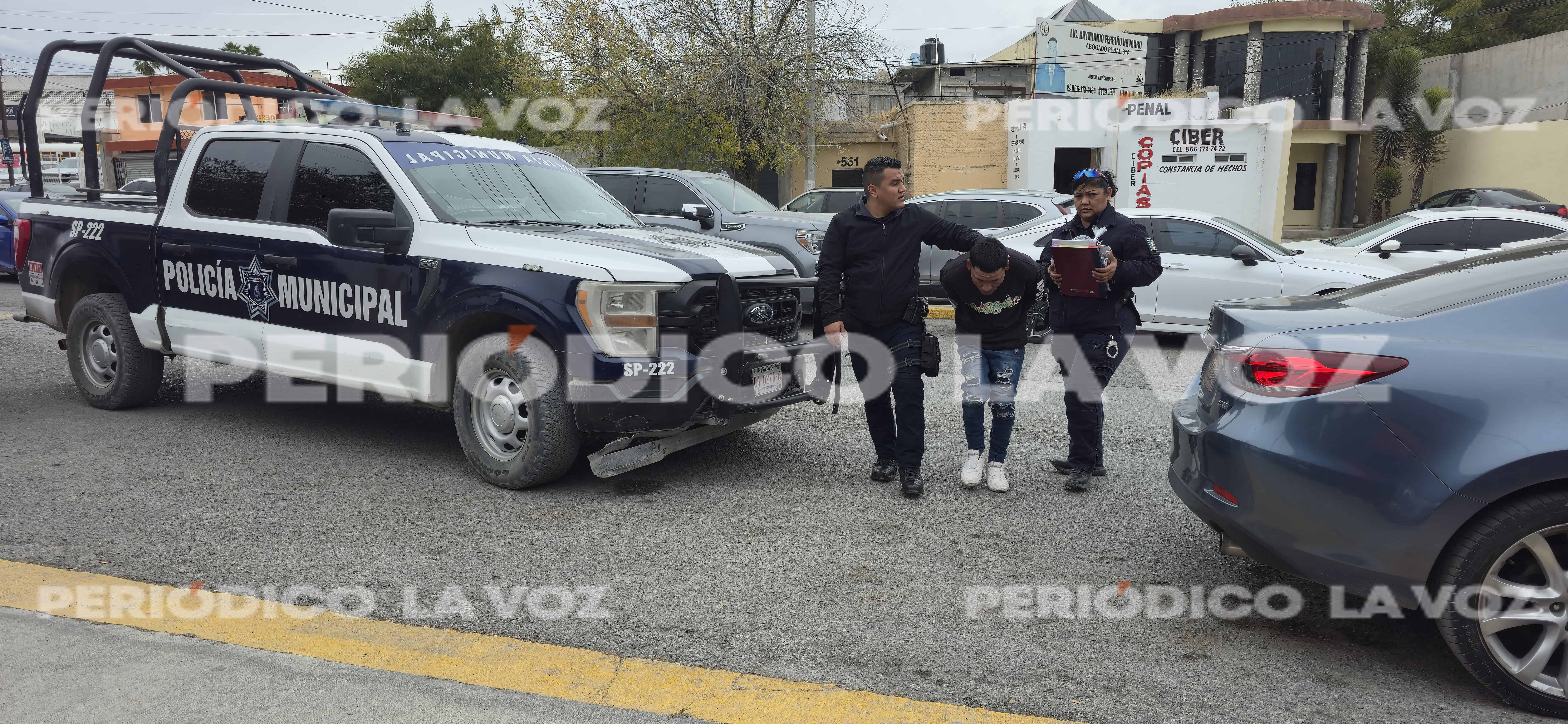 Detienen a hombre en la Guadalupe por portar un cuchillo