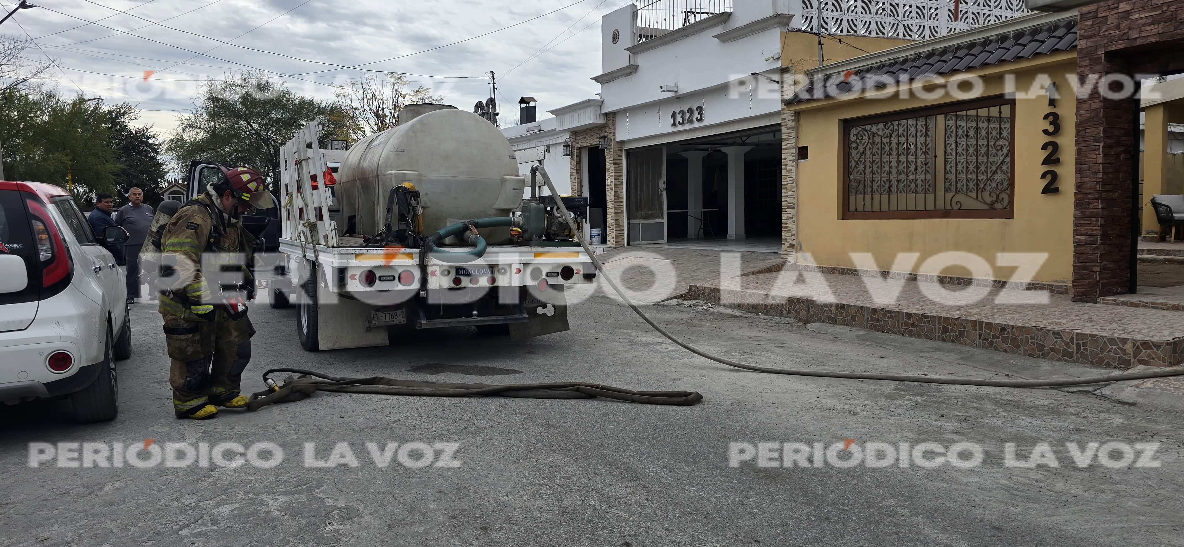 Bomberos controlan incendio de casa en Monclova