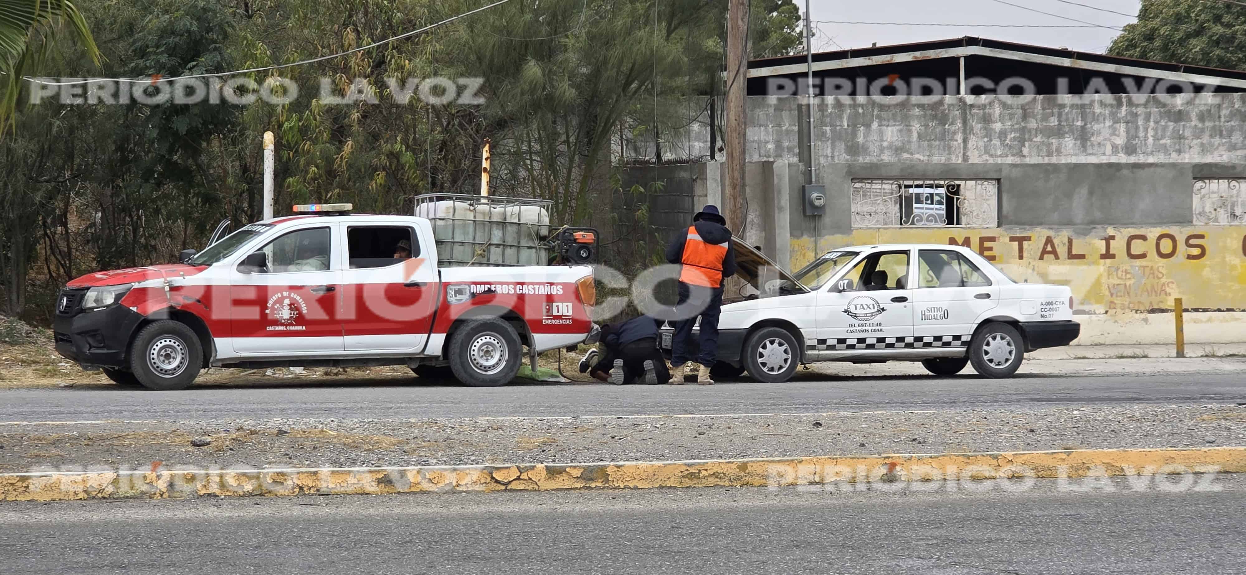 Cuerpos de emergencia controlan incidente de taxi en Casta&ntilde;os