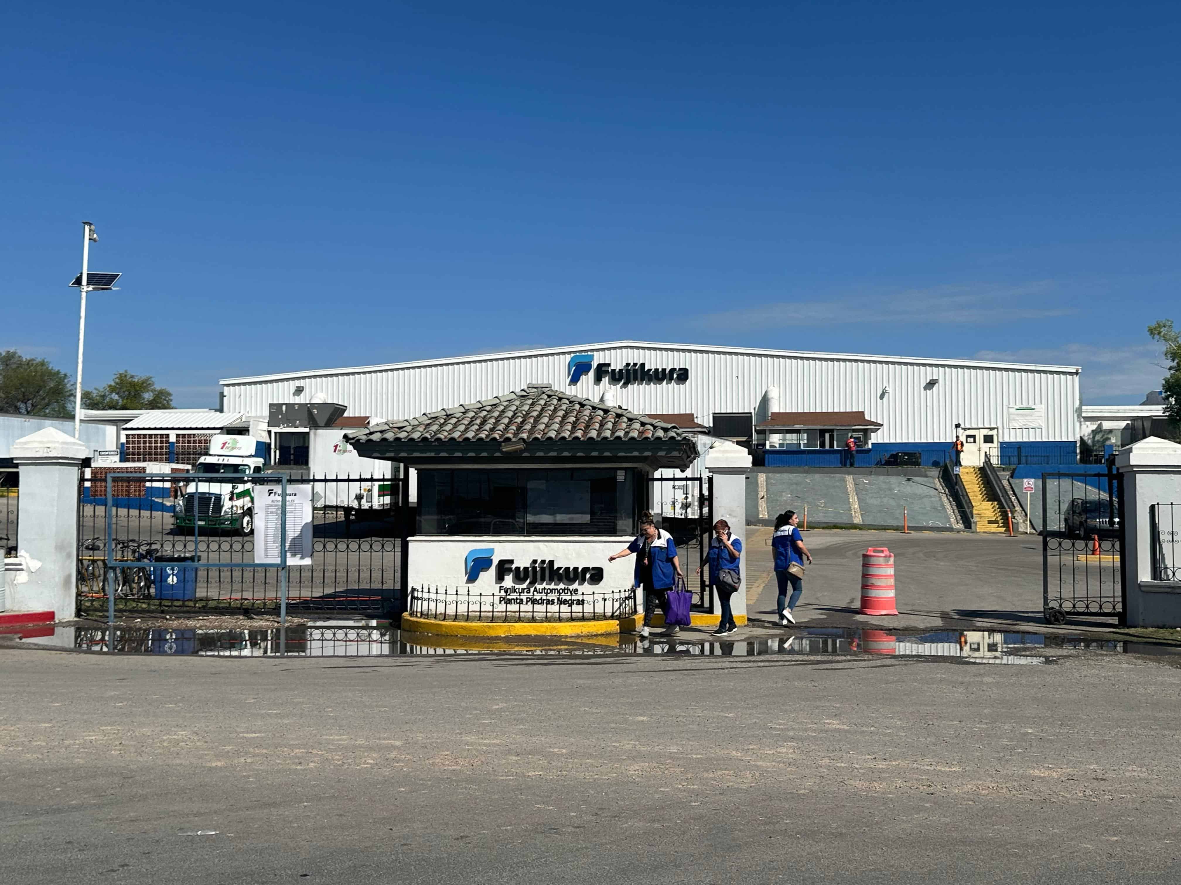 Paro t&eacute;cnico deja a miles de trabajadores de Fujikura con salario reducido en Piedras Negras
