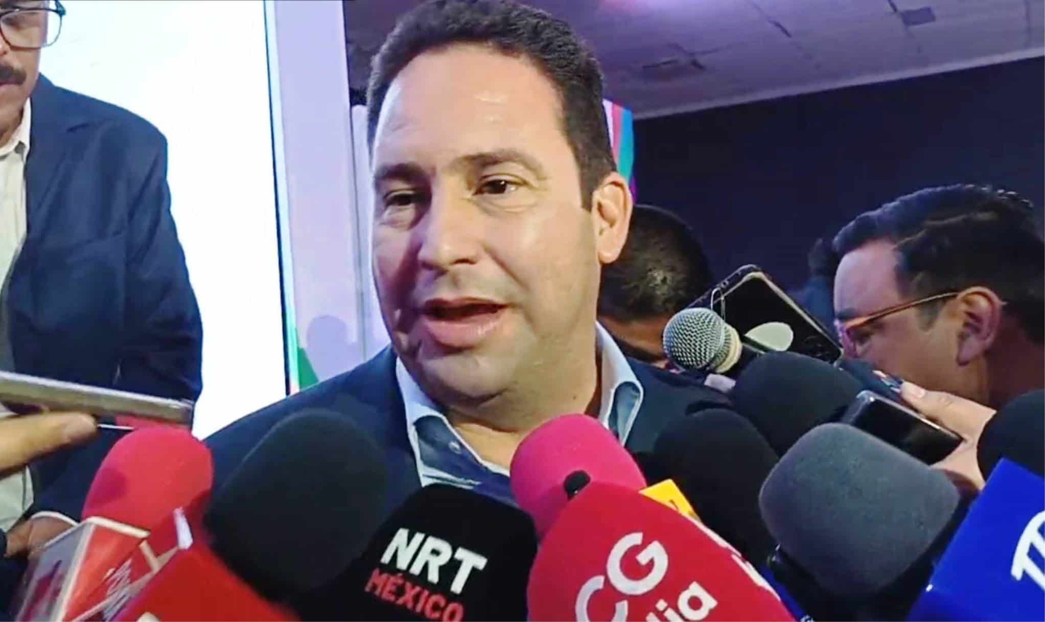 Javier D&iacute;az rinde homenaje a Pedro Torres tras su fallecimiento en Saltillo