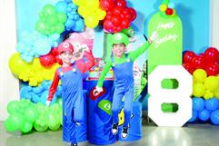 Cumpleaños de Liam y Mateo Vázquez: fiesta familiar llena de color