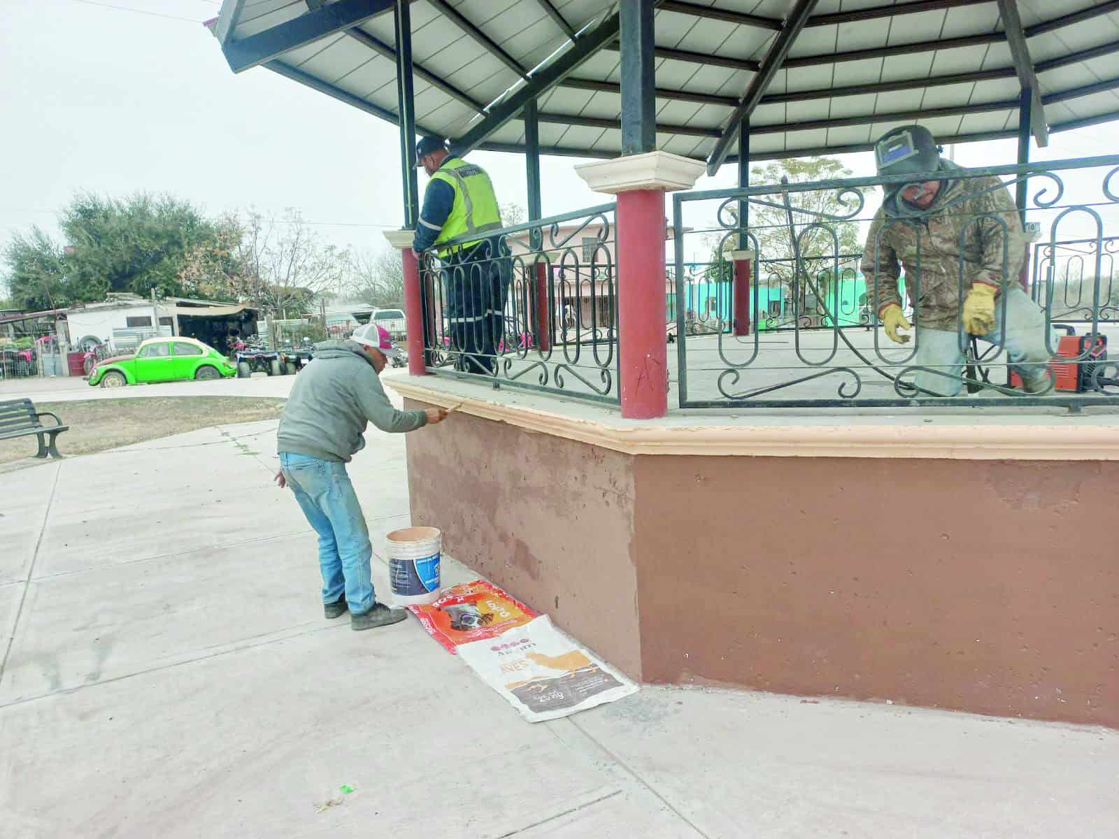 Gobierno Municipal de M&uacute;zquiz rehabilita plaza Azteca