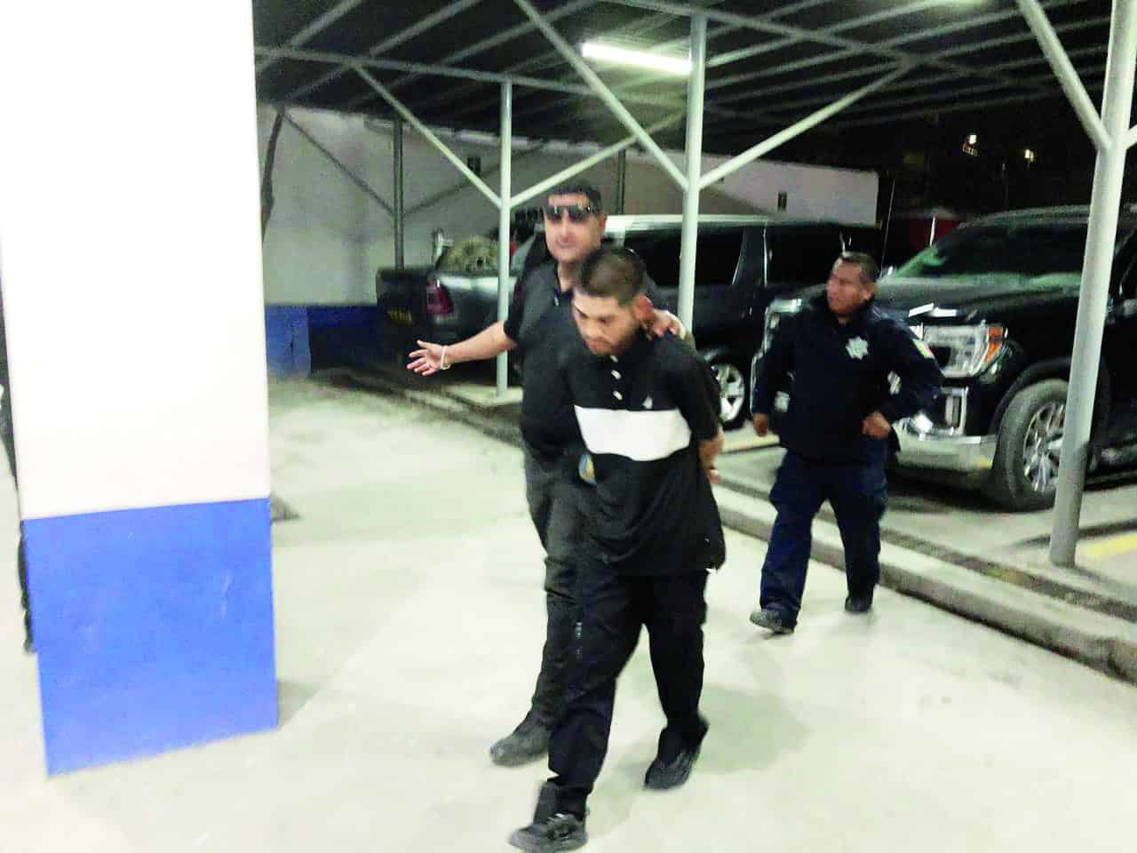 pretende intimidar a uniformados 