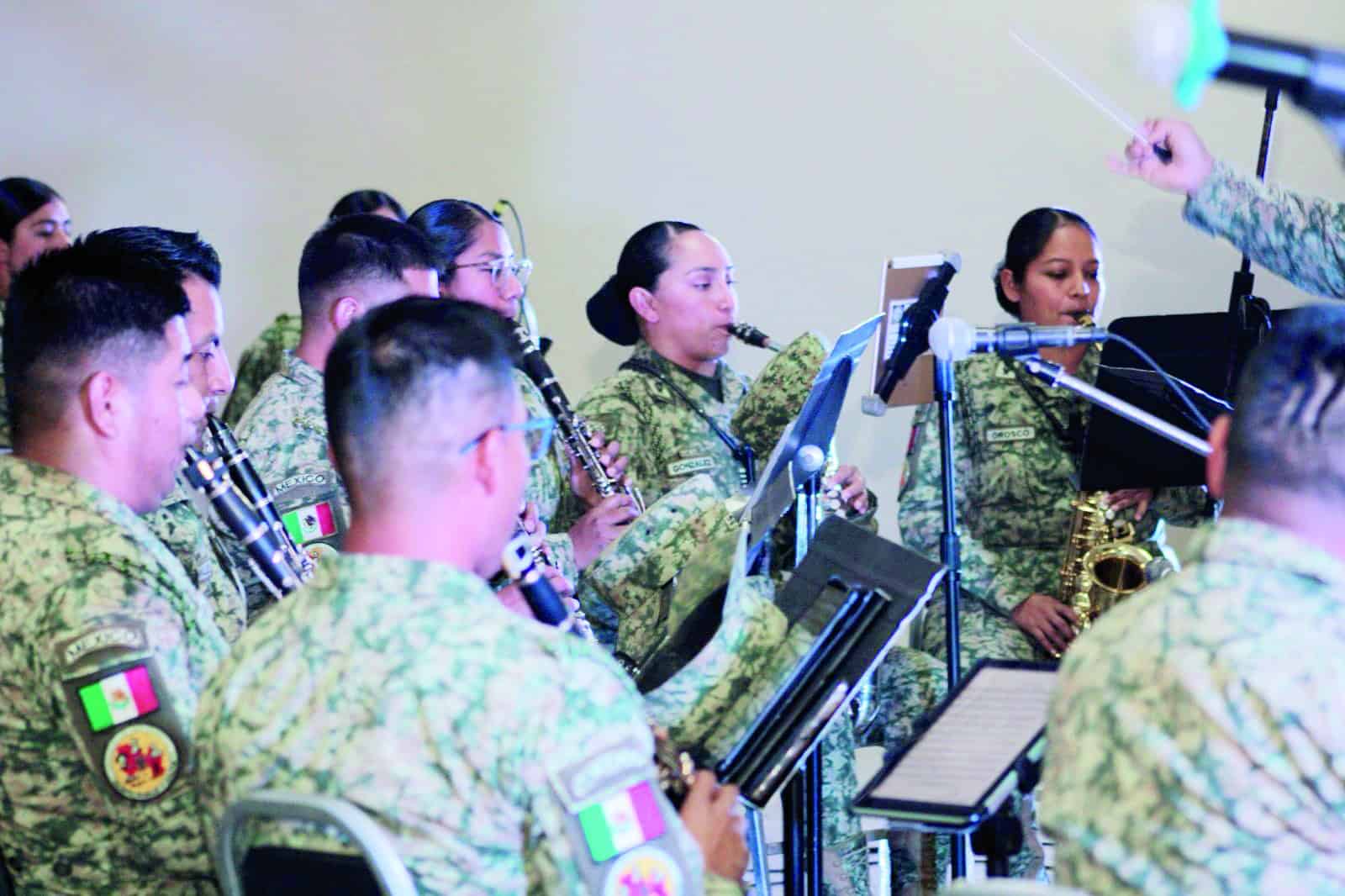 Ofrece concierto la Banda Militar