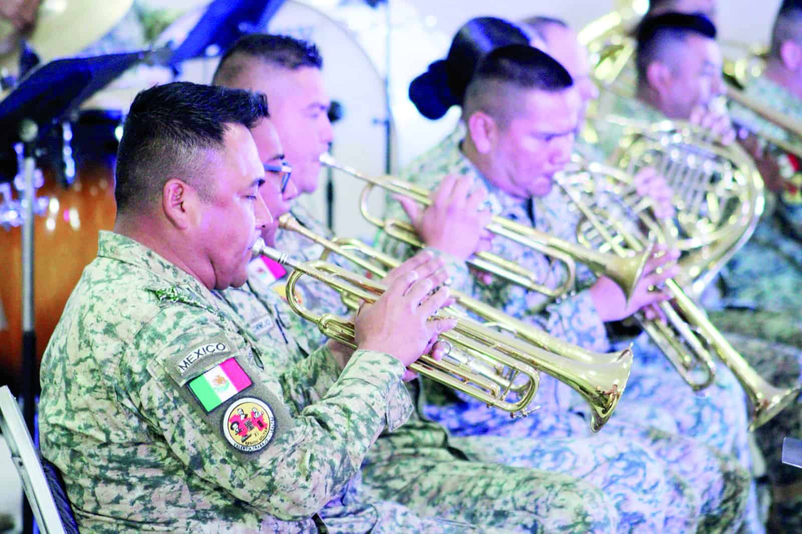 Ofrece concierto la Banda Militar