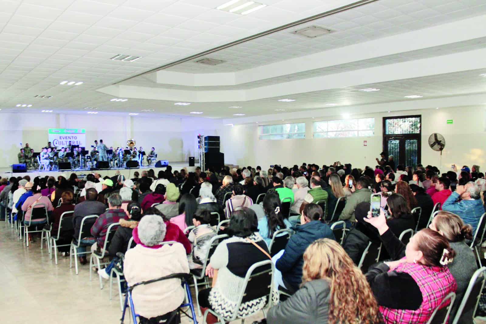 Ofrece concierto la Banda Militar