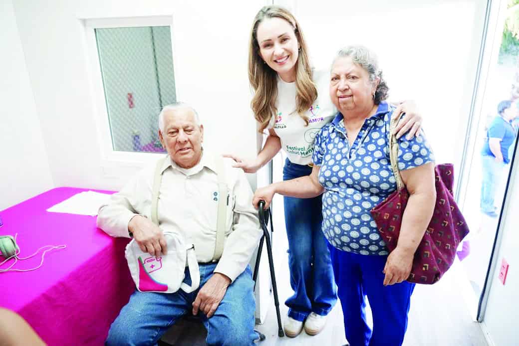 Luly L&oacute;pez y el DIF Saltillo entregan apoyos a familias vulnerables