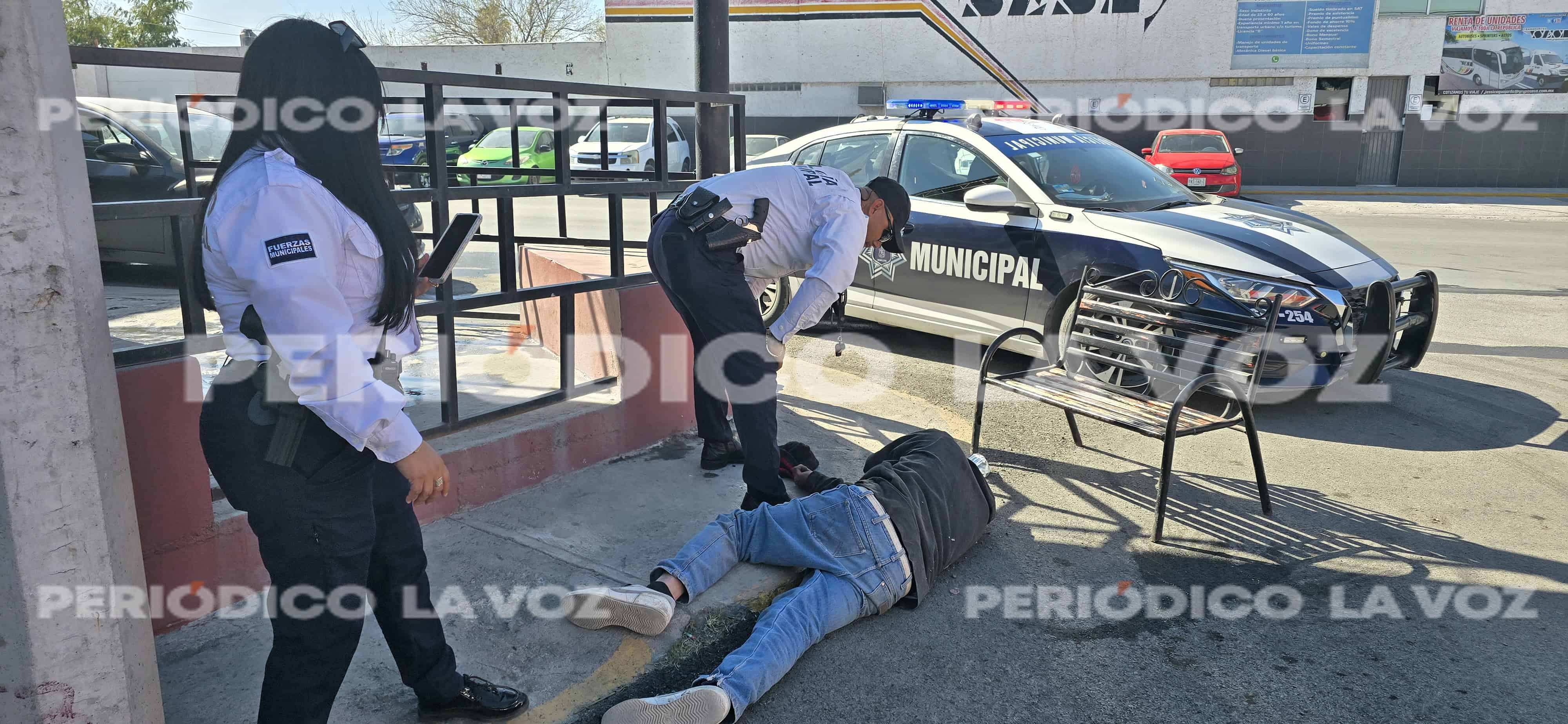 Polic&iacute;a Municipal atiende a hombre inconsciente