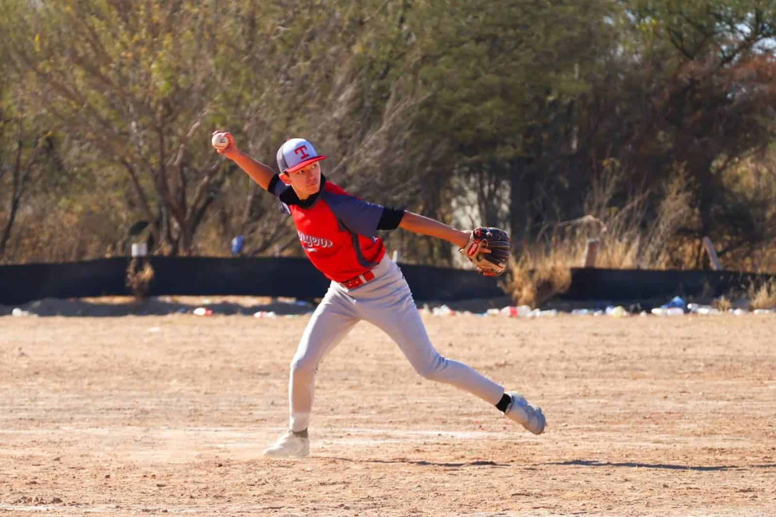 Academia Bravos de Sabinas realiza exitoso tryout de b&eacute;isbol en Coahuila
