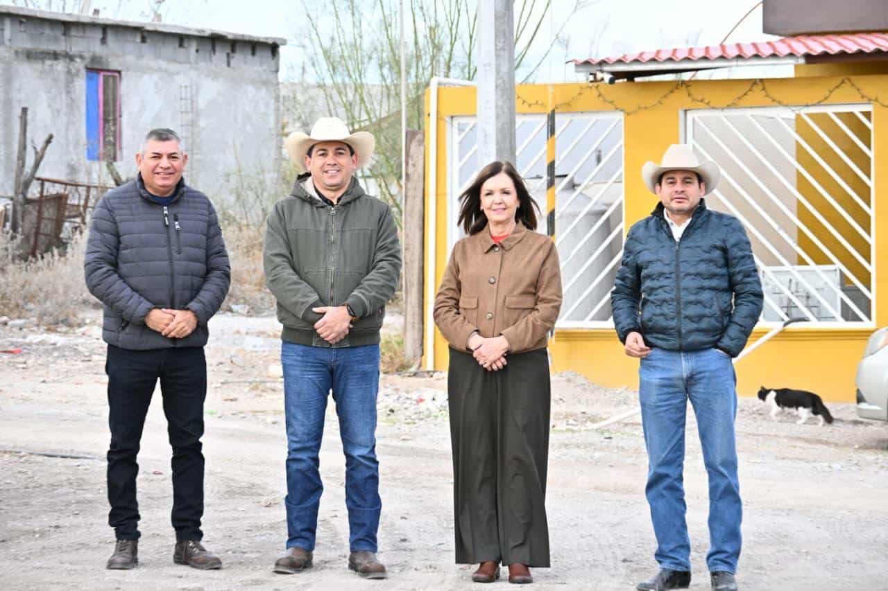 Sari P&eacute;rez Cant&uacute; supervisa electrificaci&oacute;n en la colonia Nueva Occidental de Frontera