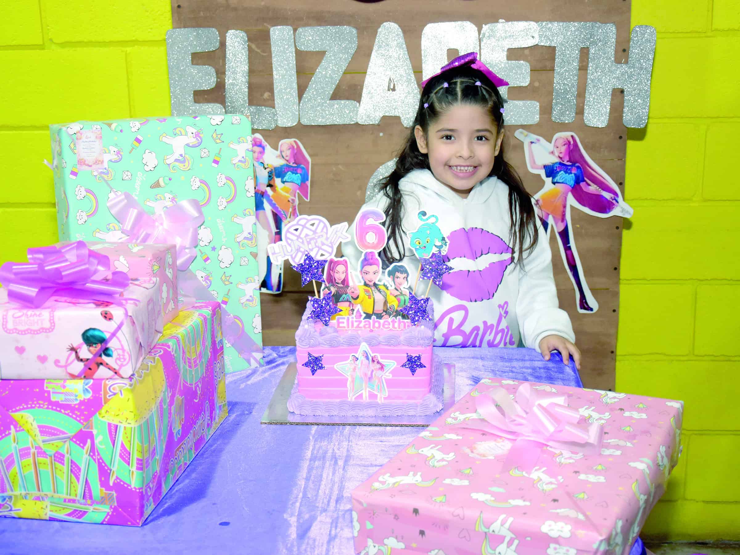 Alejandra Colunga festeja su cumplea&ntilde;os con tem&aacute;tica K-pop