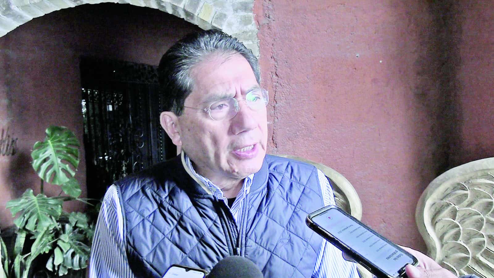 Miguel &Aacute;ngel Medina se despide de empresarios en Monclova