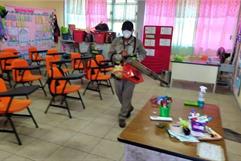 Frontera realiza fumigación escolar para prevenir rickettsiosis