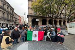 Exobreros de AHMSA regresan a Monclova tras diálogo con la Presidenta