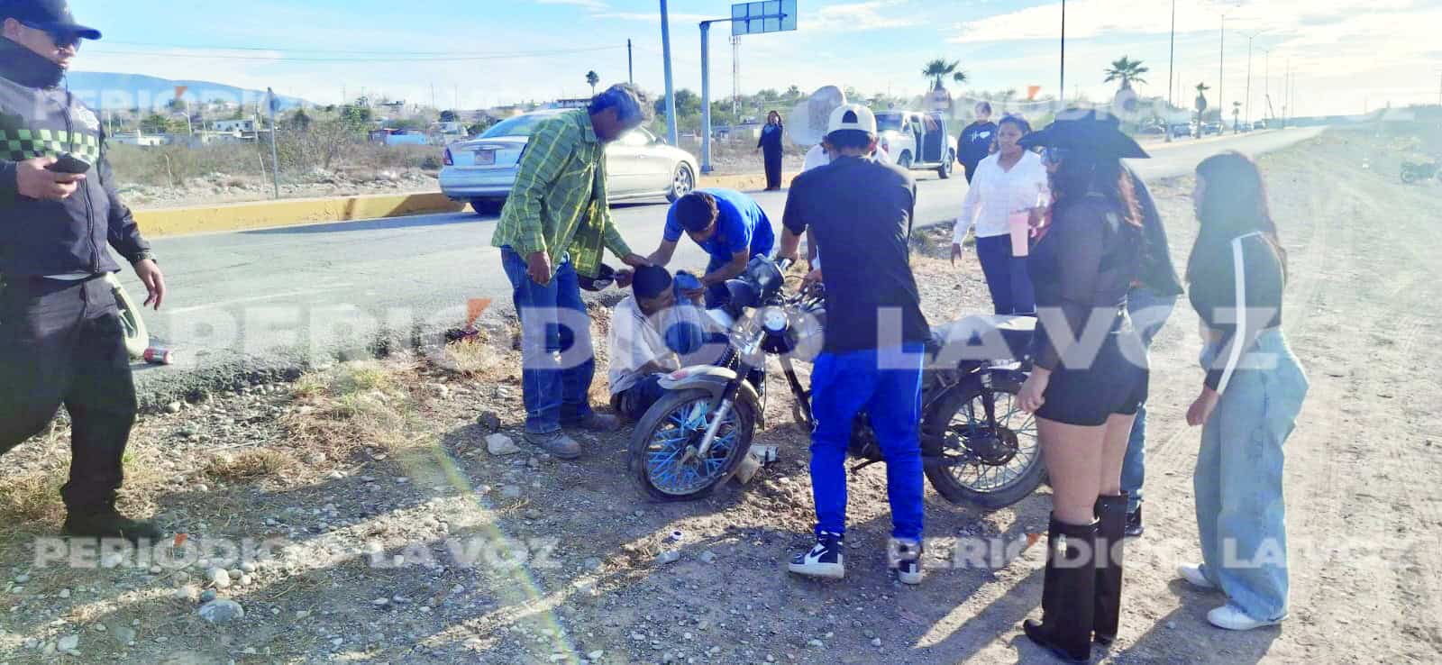 Derrape en motocicleta en Monclova deja a dos j&oacute;venes heridos