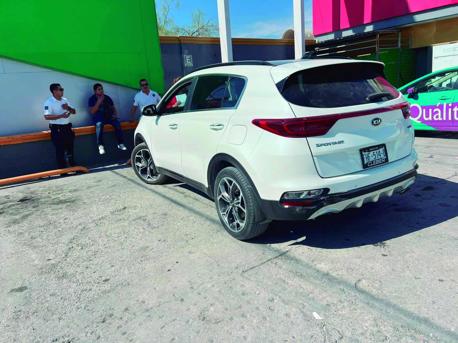 Montachoques intentan extorsionar a conductora tras choque en Monclova