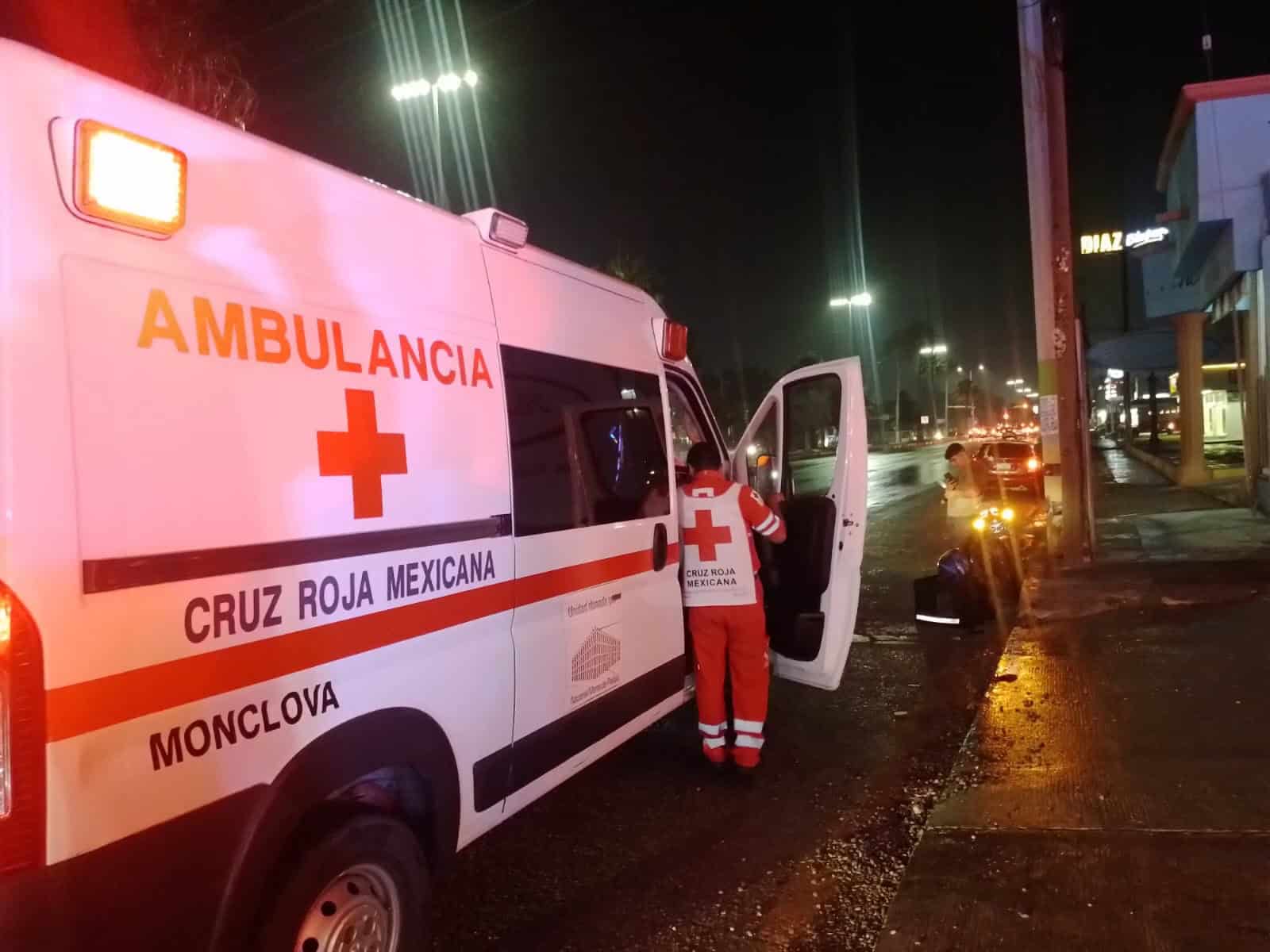 Motociclista lesionado tras ser embestido por autom&oacute;vil en Monclova