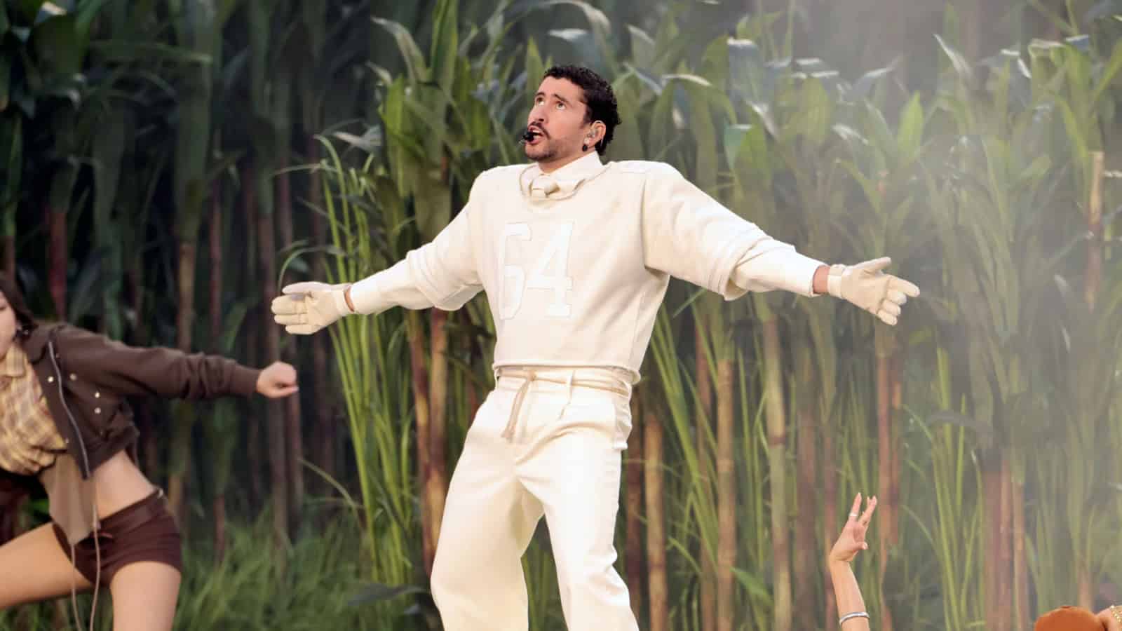 Bad Bunny sorprende con su outfit de Zara en el Super Bowl 2026