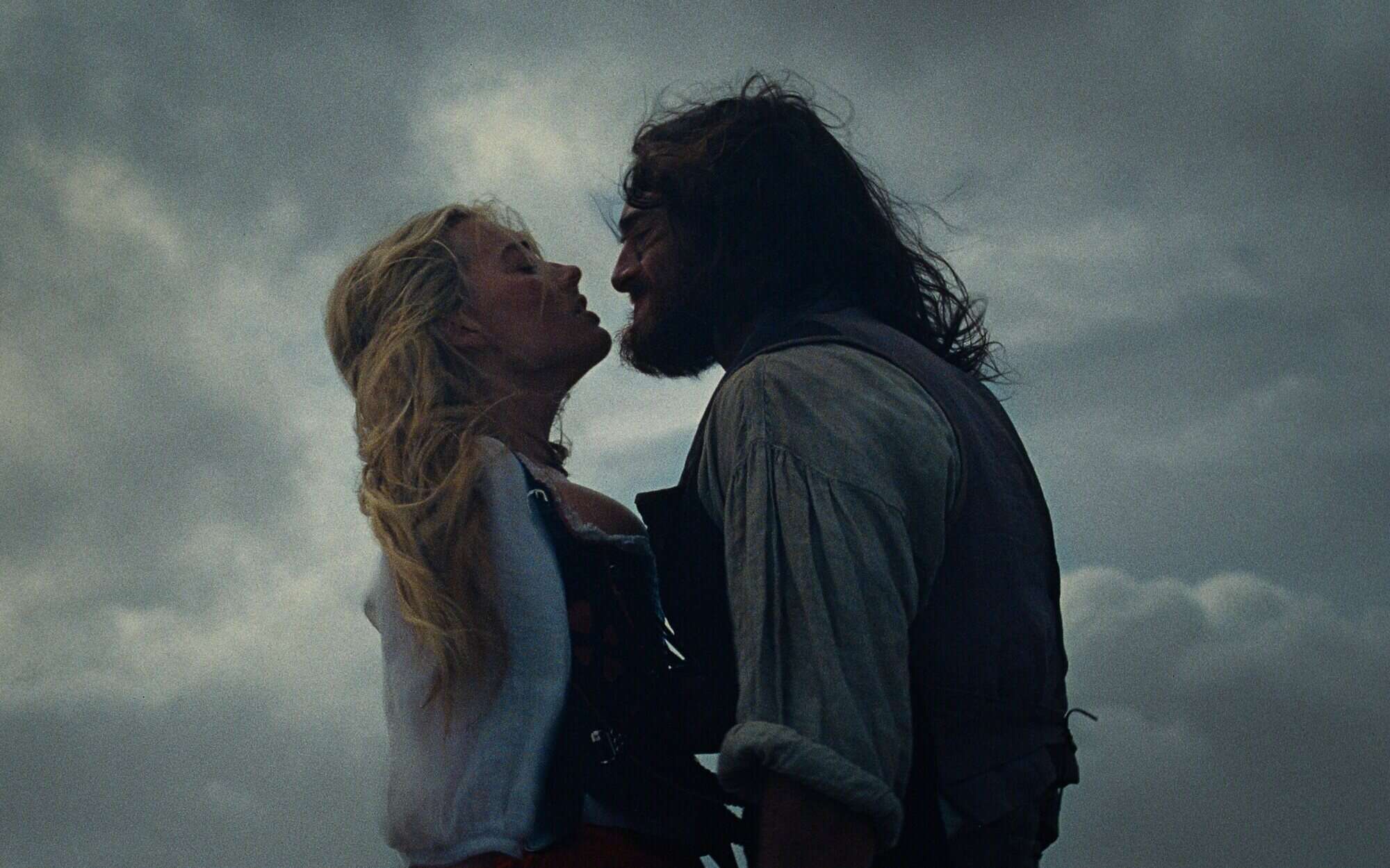 Cumbres Borrascosas llega a cines: Emerald Fennell presenta su visi&oacute;n