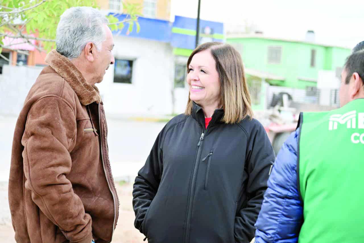 Sari P&eacute;rez Cant&uacute; supervisa rehabilitaci&oacute;n de plaza en Frontera