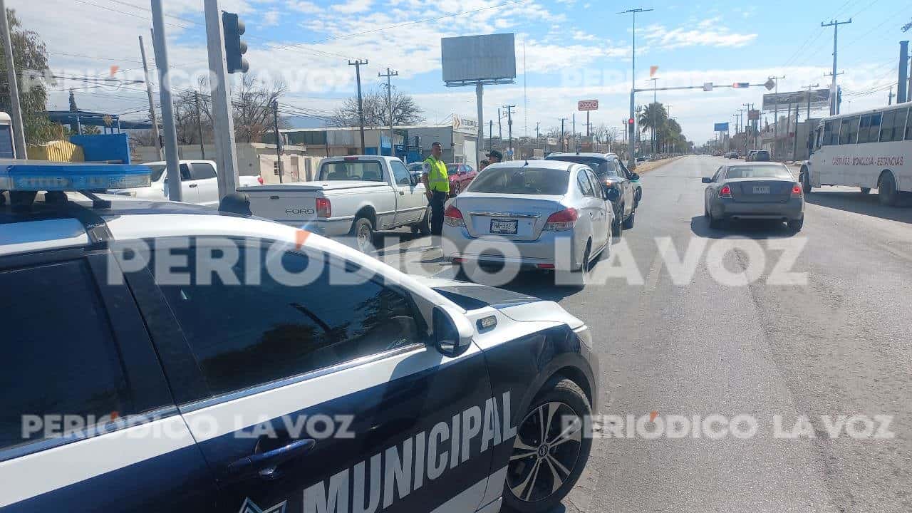 Accidente en Monclova genera caos vial en el bulevar Harold R. Pape