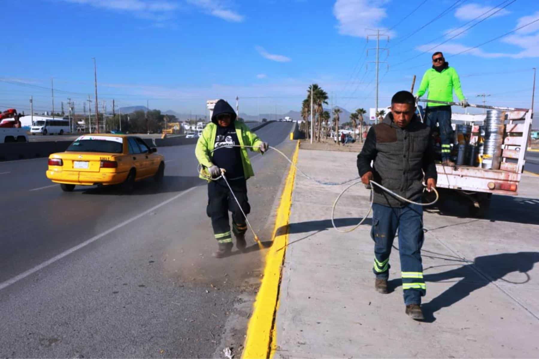 Gobierno Municipal de Saltillo limpia canal pluvial para prevenir riesgos