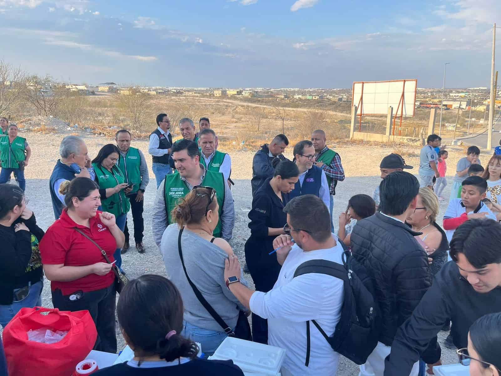 Mejora Coahuila y Salud llevan vacunas a colonias de Ciudad Acu&ntilde;a