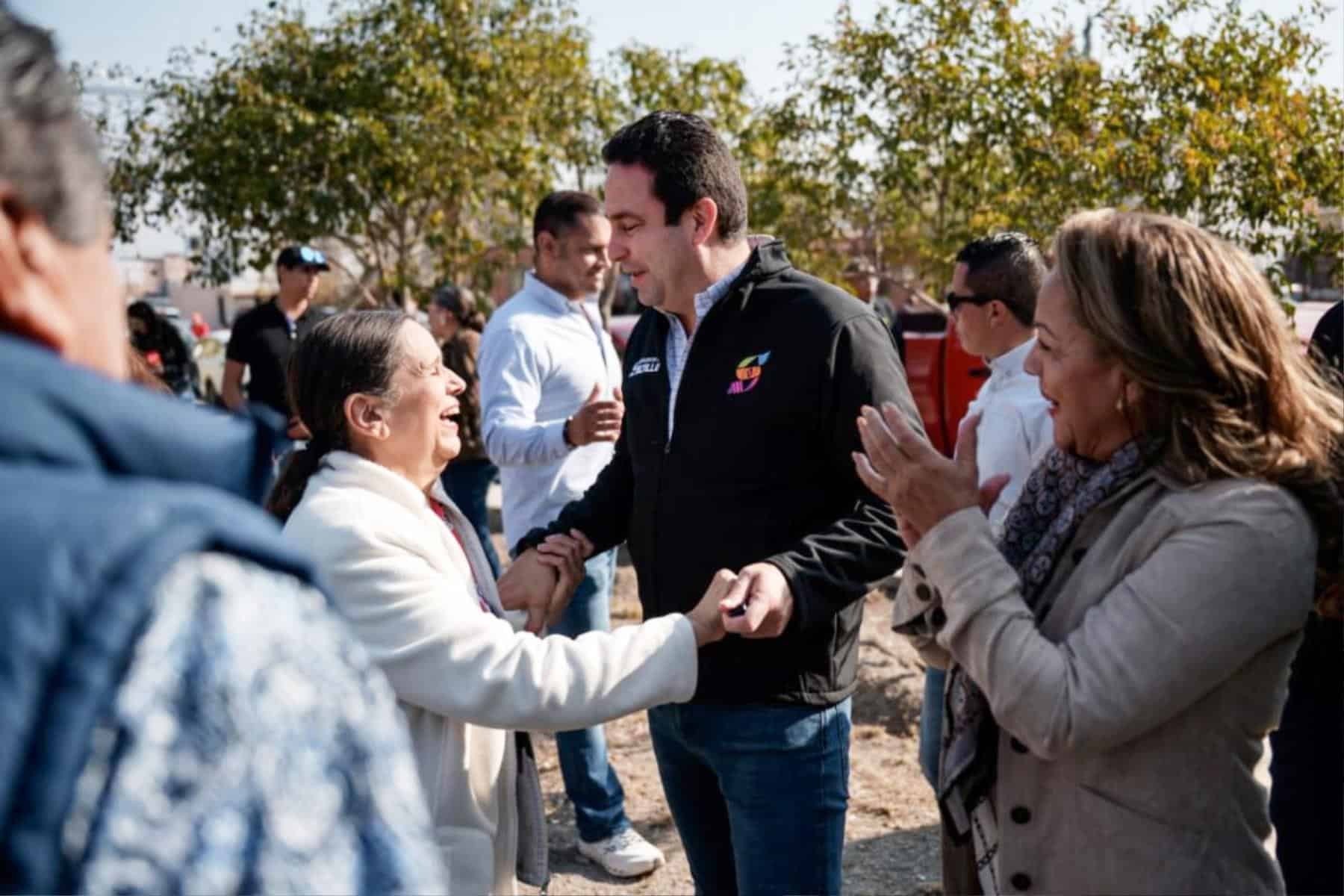 Comunidad de Saltillo se une para mejorar calidad de vida en plaza de Virreyes Popular