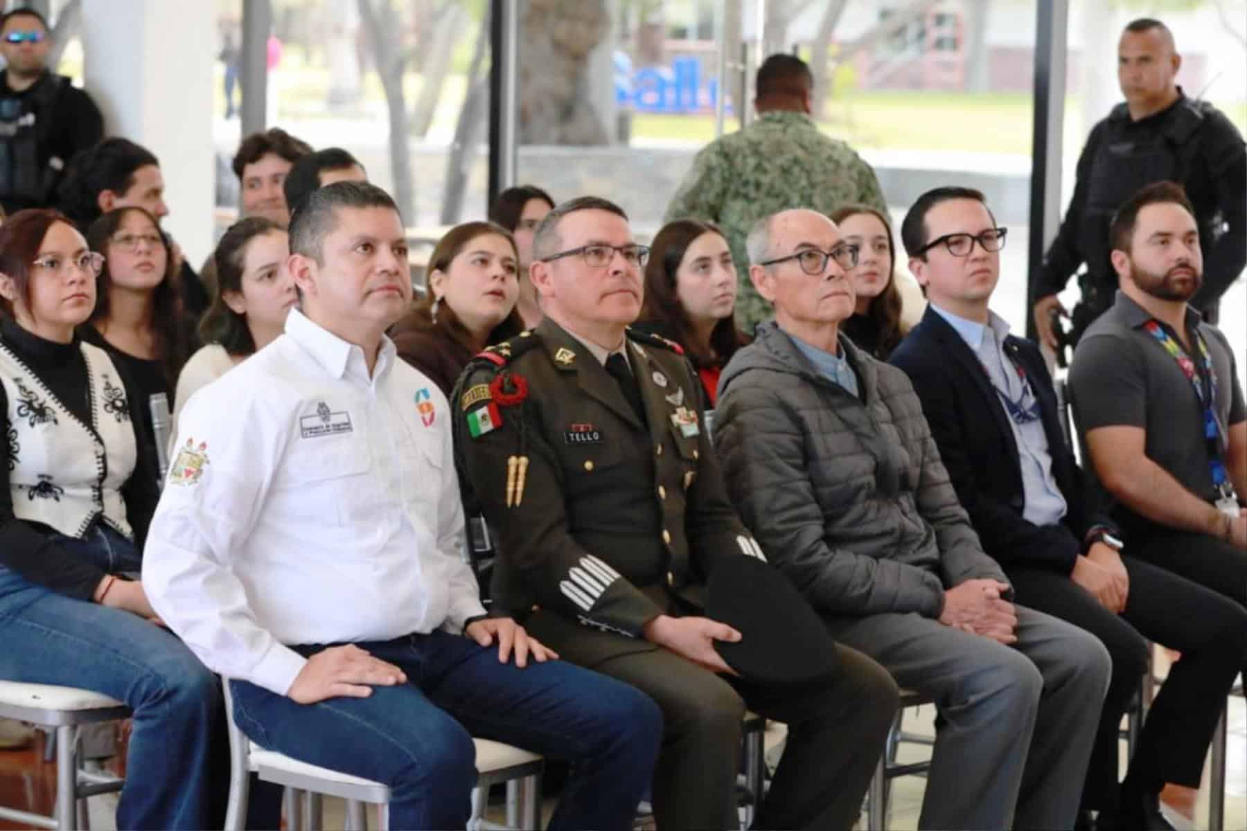 Ej&eacute;rcito Mexicano y Comisar&iacute;a promueven seguridad en Universidad La Salle