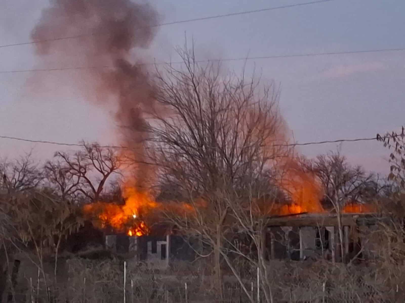 Incendio en terreno bald&iacute;o moviliza a Bomberos en Allende