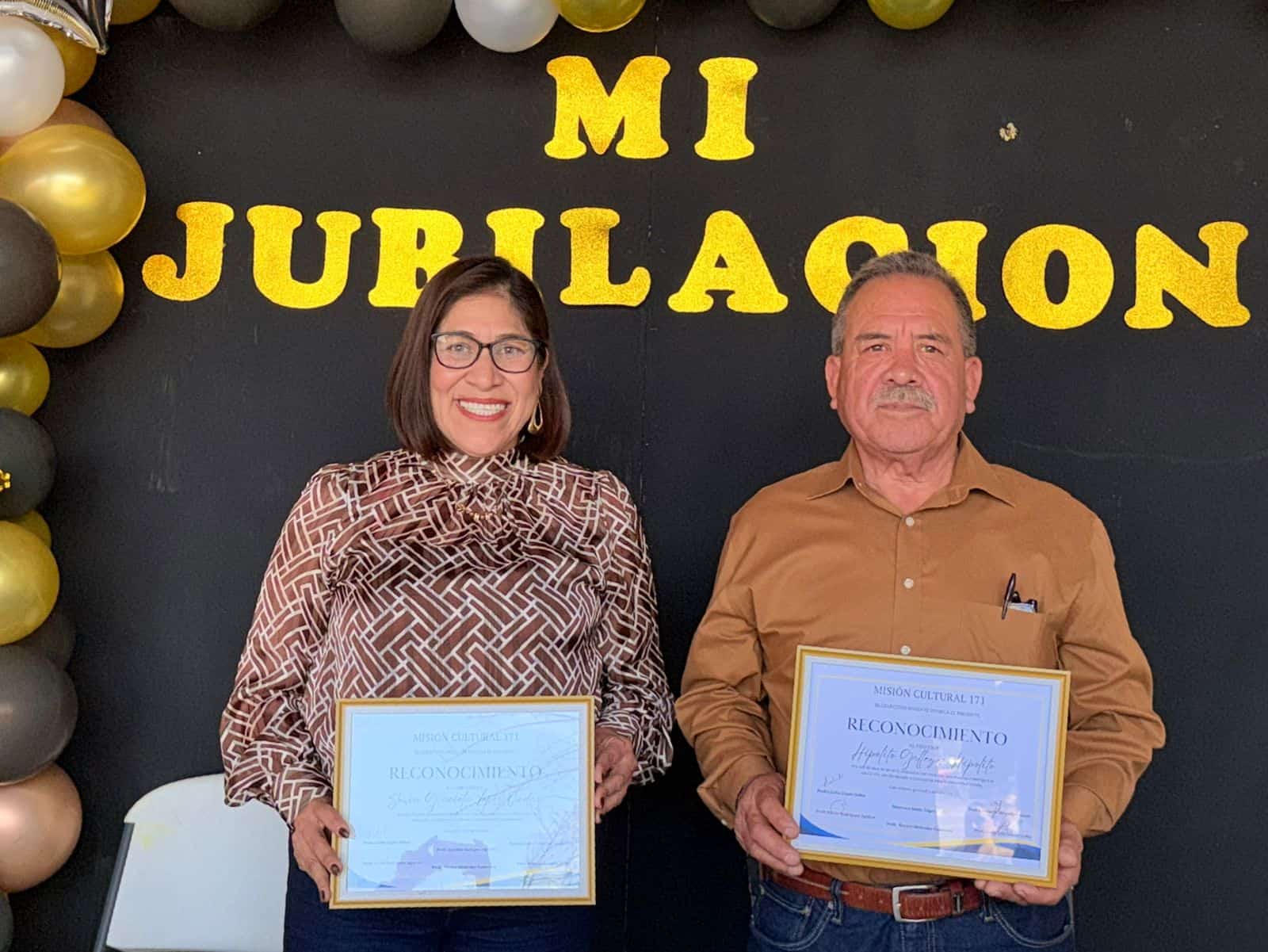 Emotivo homenaje a maestros en Villa de Pala&uacute;: Sonia L&oacute;pez y Hip&oacute;lito Gallegos se jubilan