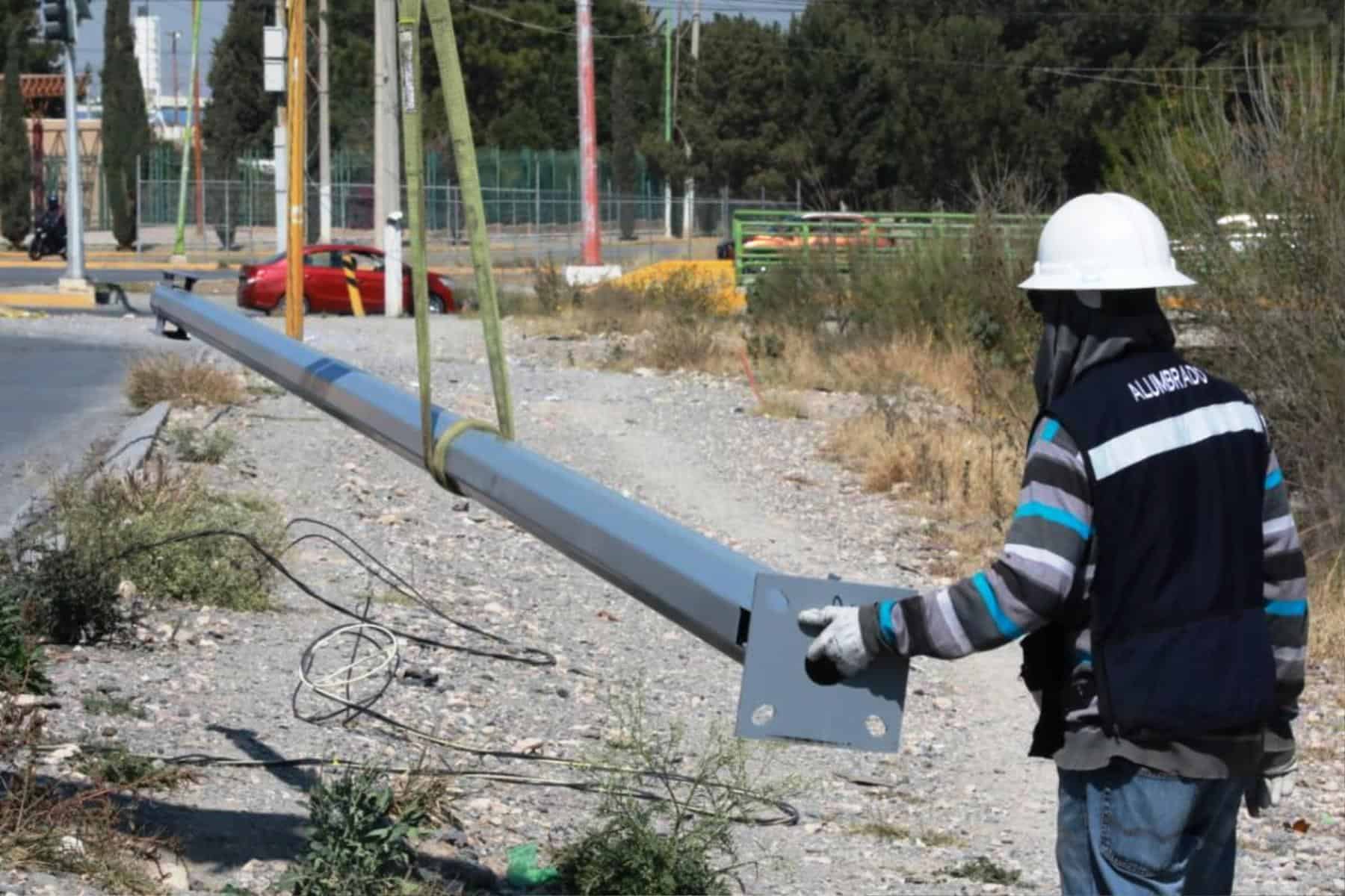 Javier D&iacute;az Gonz&aacute;lez lidera rehabilitaci&oacute;n de pavimento en Saltillo