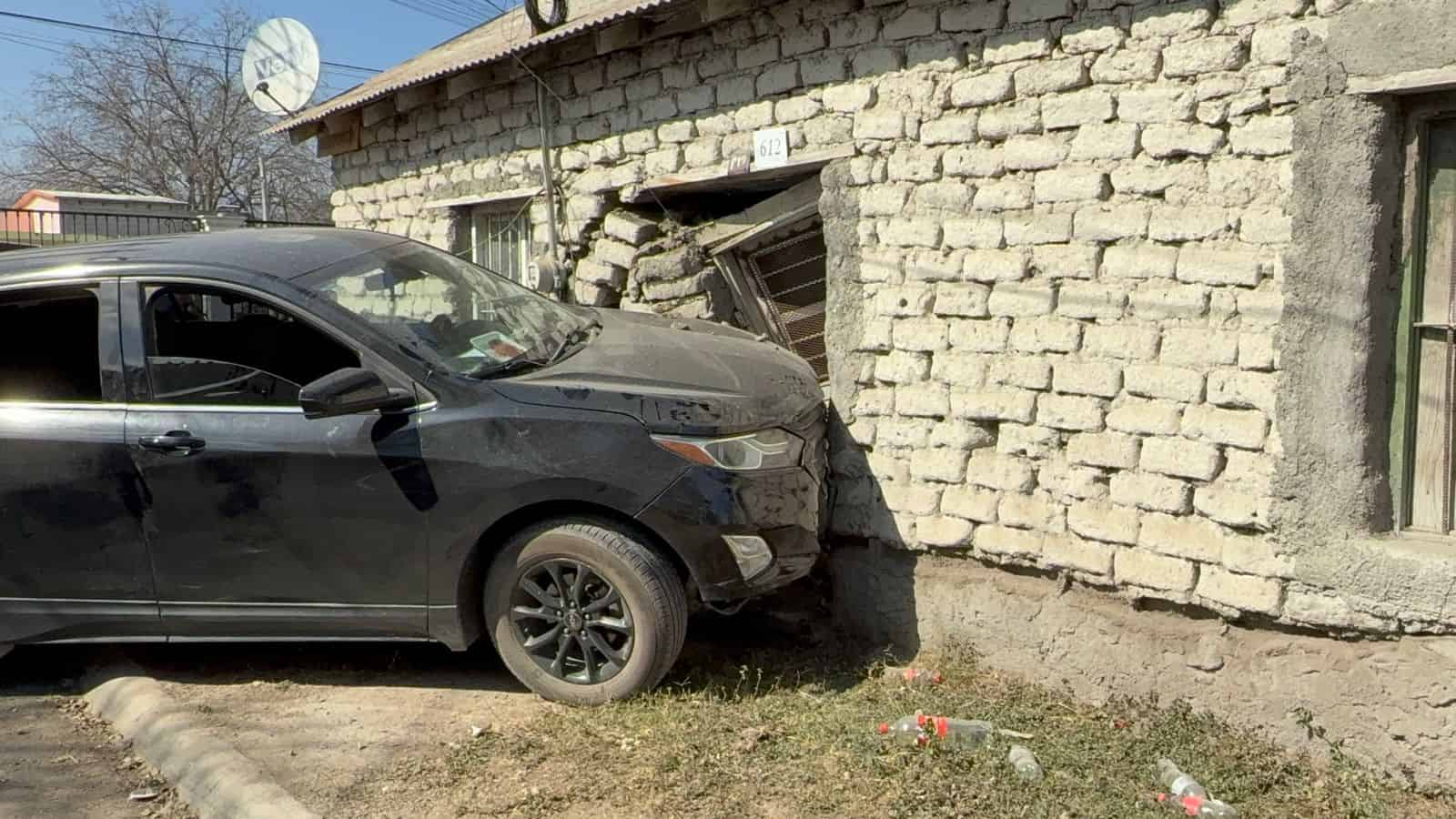 Accidente en Melchor M&uacute;zquiz: Mujer choca contra vivienda