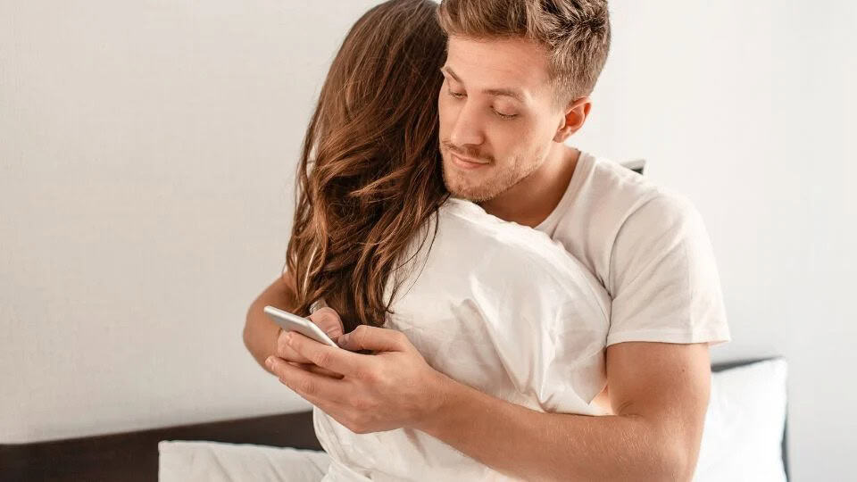 Tu pareja te enga&ntilde;a? Estas son las se&ntilde;ales, seg&uacute;n la IA