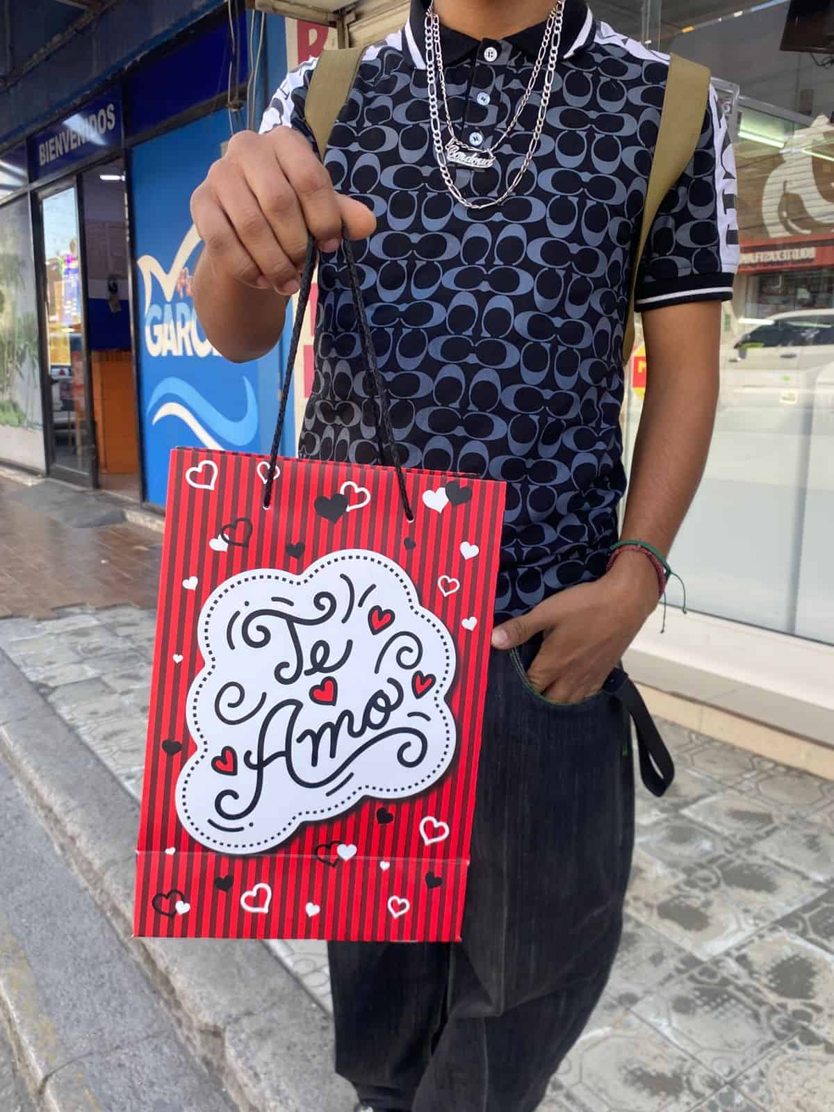 J&oacute;venes celebran el D&iacute;a del Amor y la Amistad en Monclova