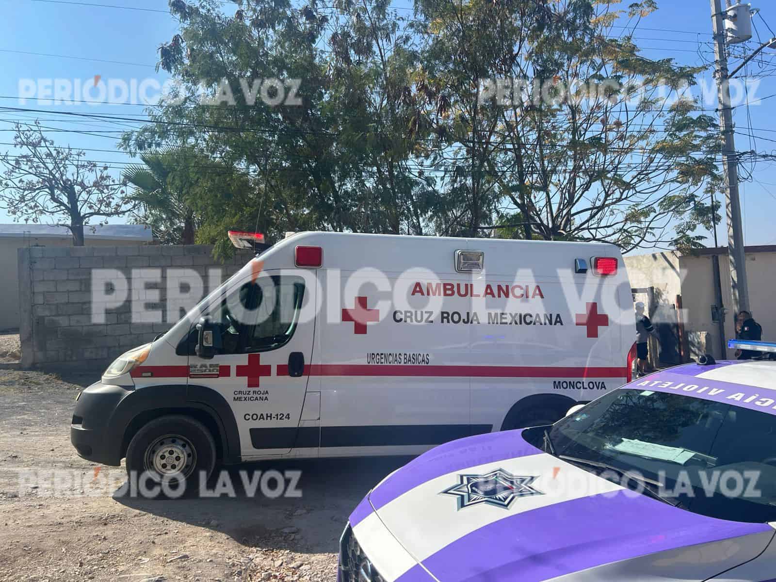Param&eacute;dicos atienden a hombre de 55 a&ntilde;os tras ca&iacute;da en Monclova