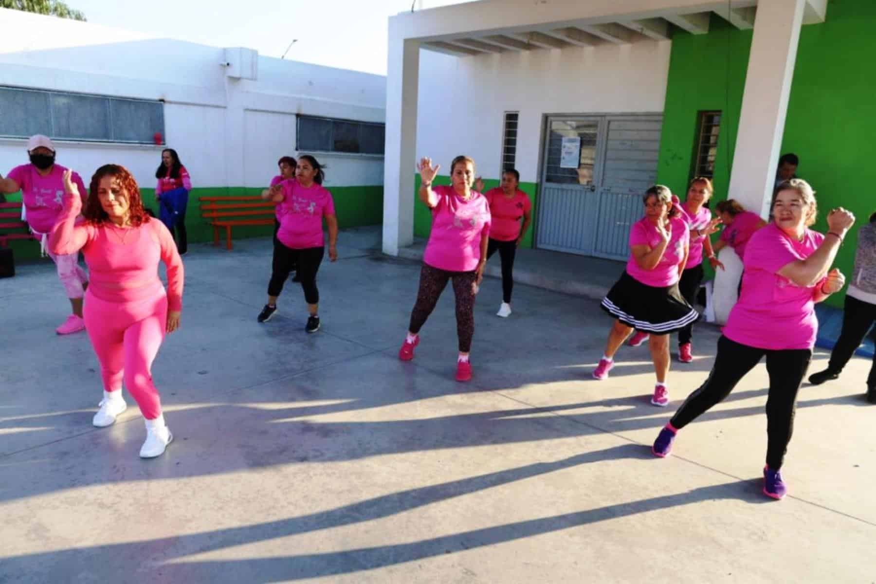 Saltillenses disfrutan de clases de ritmos con Javier D&iacute;az Gonz&aacute;lez