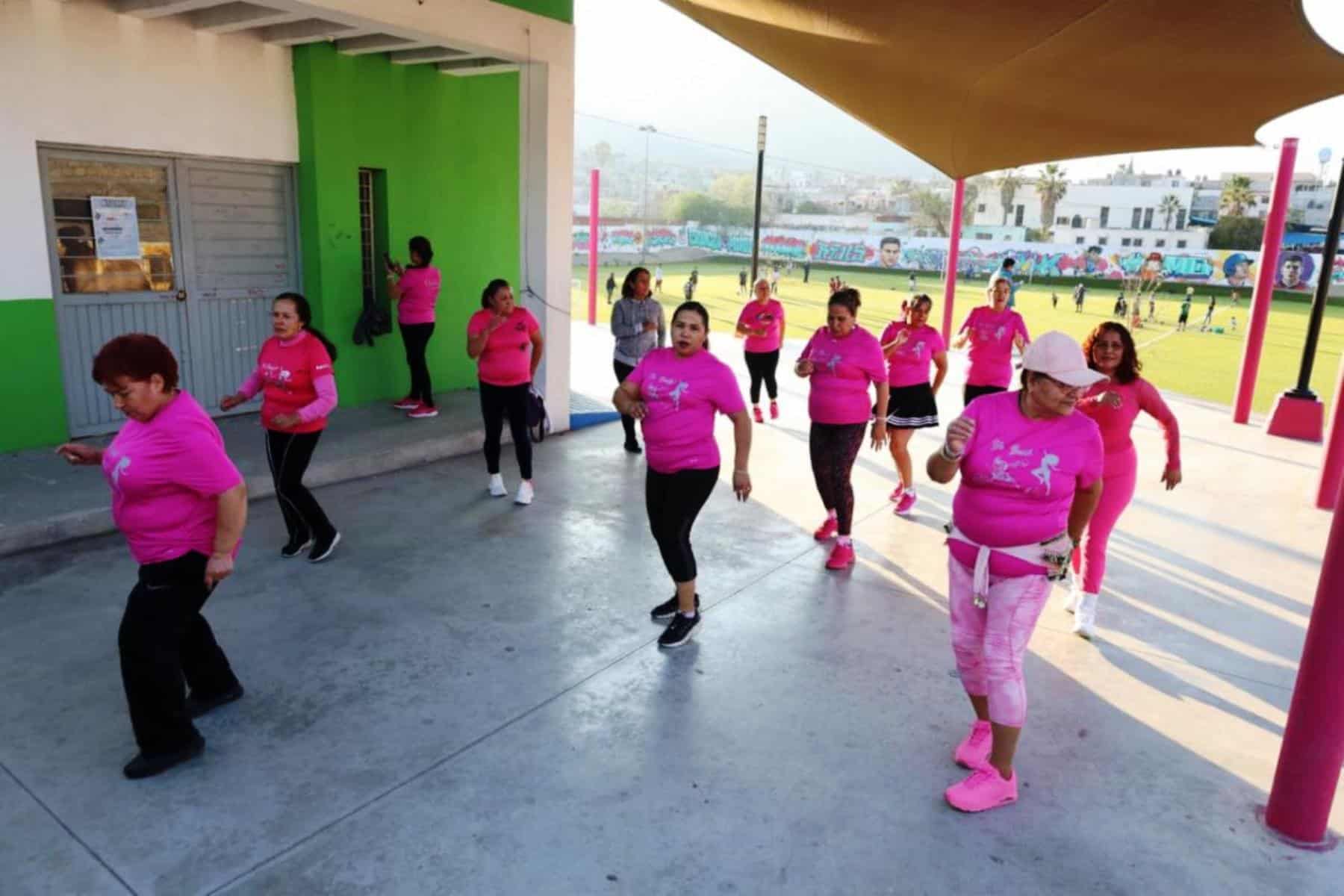 Saltillenses disfrutan de clases de ritmos con Javier D&iacute;az Gonz&aacute;lez