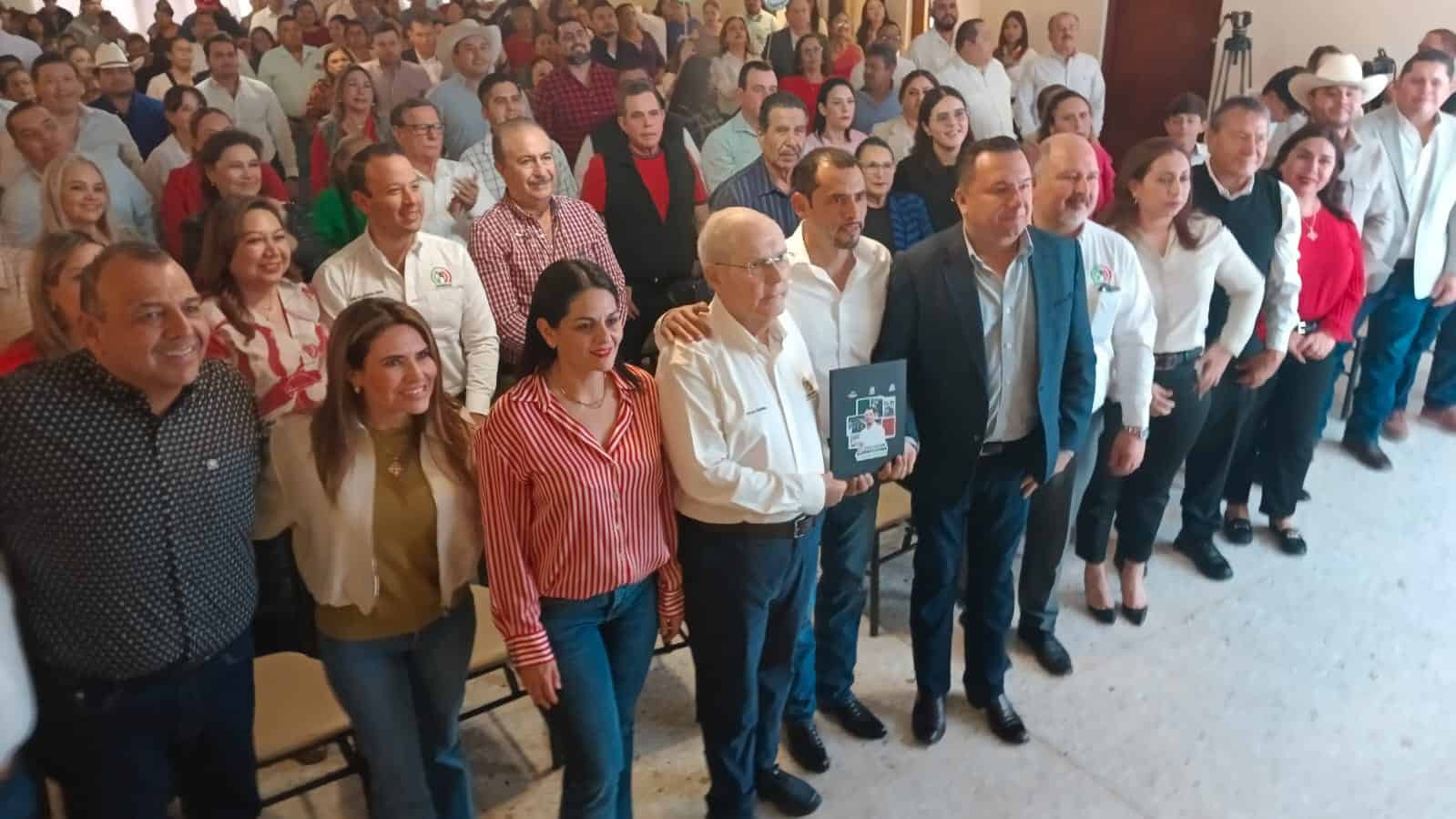 Sergio Vel&aacute;zquez presenta su informe legislativo