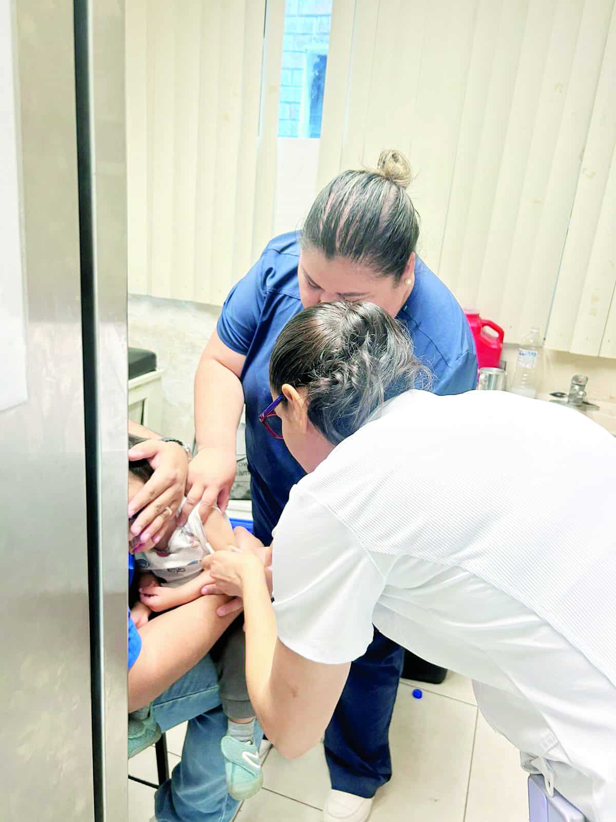 Centro de Salud Guadalupe en Monclova refuerza vacunaci&oacute;n contra sarampi&oacute;n