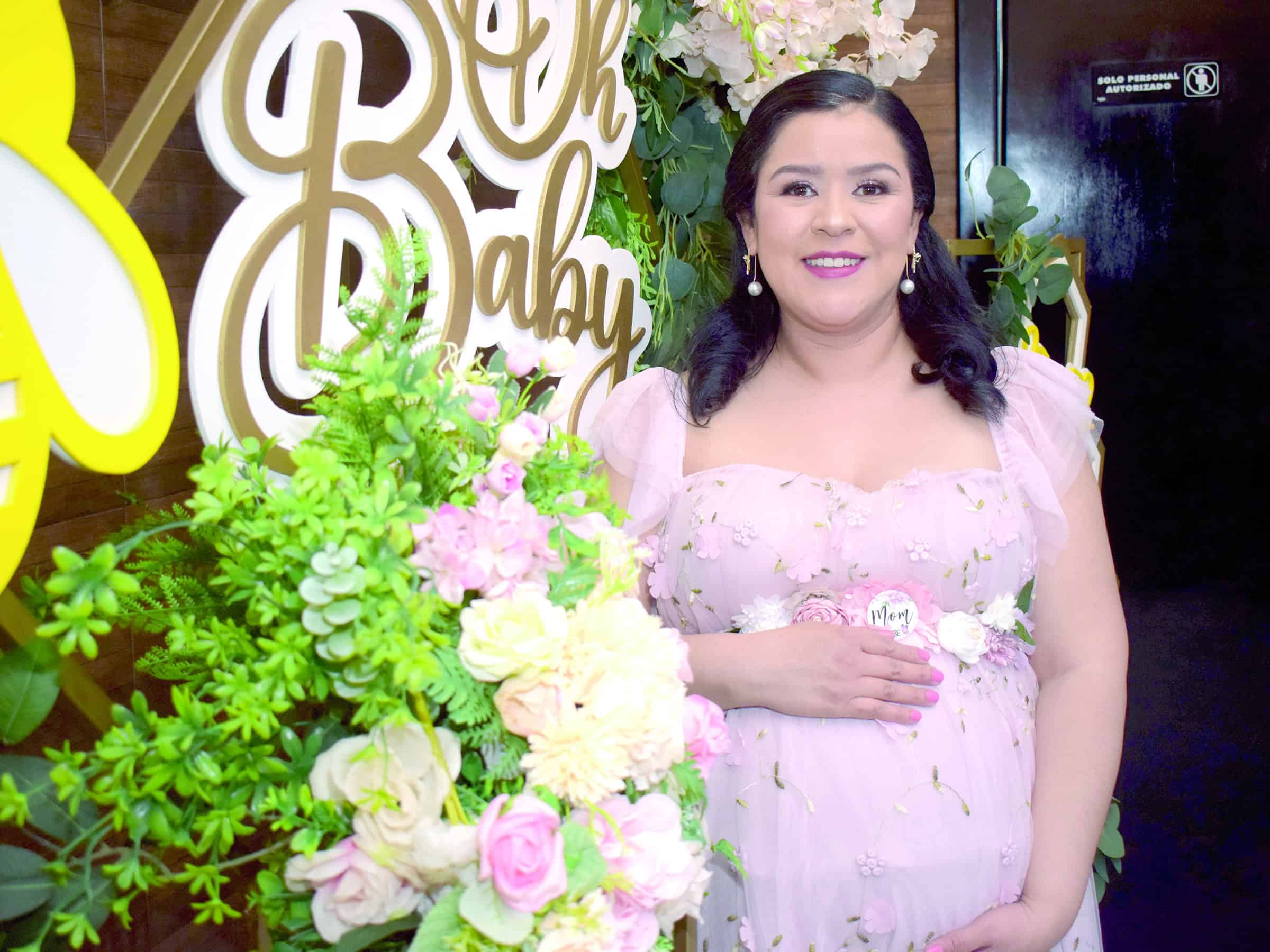 Mayra &Aacute;lvarez celebra su baby shower en un emotivo festejo familiar